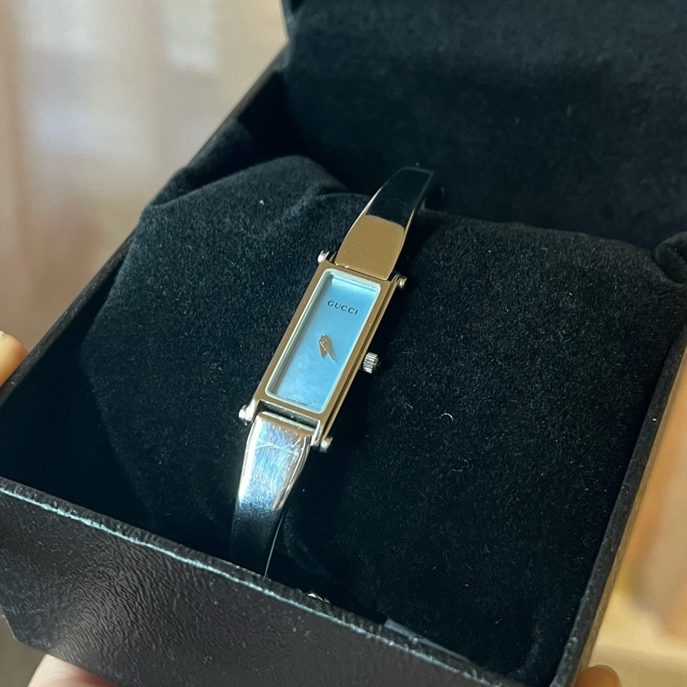 🔥🔥🔥SOLD🔥🔥🔥Authentic Gucci 1500 L Series Watch 0484238